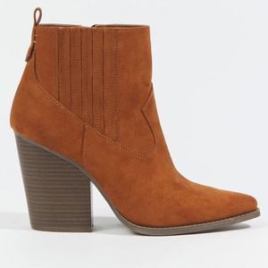 🌿NWT•Arula•Western Suede Boots•Size 6W•